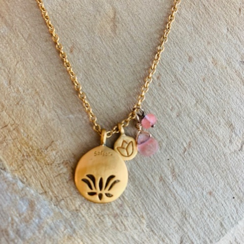 SATYA JEWELRY ROSE QUARTZ LOTUS NECKLACE
